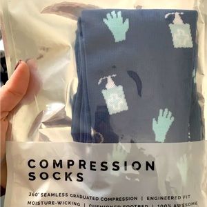 NWT FIGS Compression Glove Soap Socks Women M